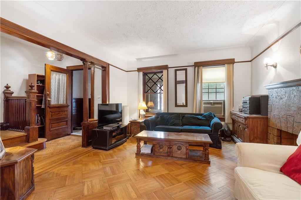 1852 78 Street Jabour Realty Company